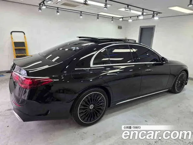 Mercedes-Benz E-Class 2025 thumb 3