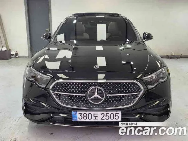 Mercedes-Benz E-Class 2025 thumb 12