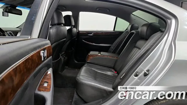 Hyundai Genesis 2011 thumb 3