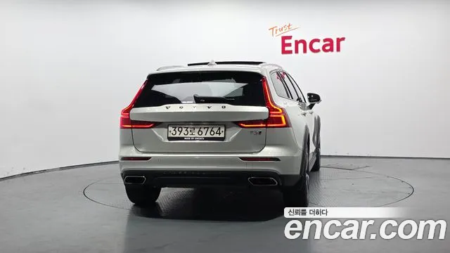 Volvo V60 Cross Country 2020 thumb 11