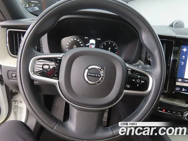 Volvo XC60 2018 thumb 12