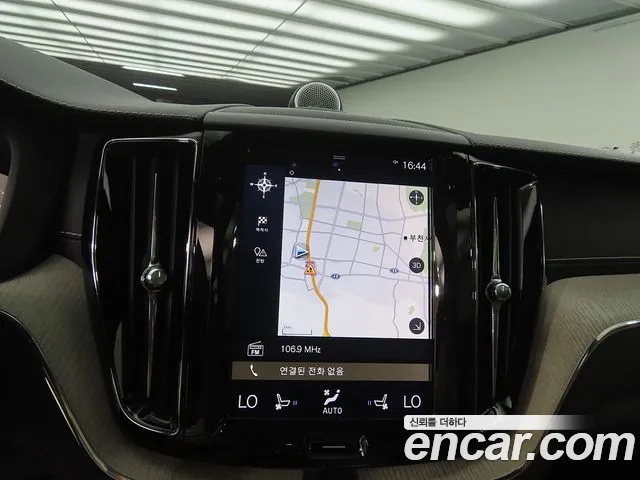 Volvo XC60 2018 thumb 3