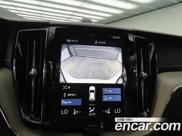 Volvo XC60 2018 thumb 7