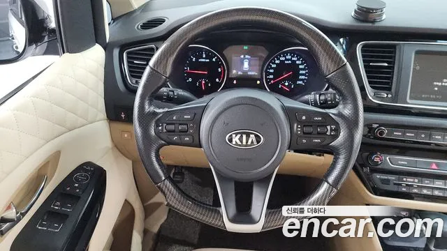Kia Carnival 2018 thumb 12