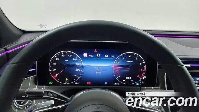 Mercedes-Benz E-Class 2024 thumb 4