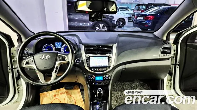 Hyundai Accent 2013 thumb 10