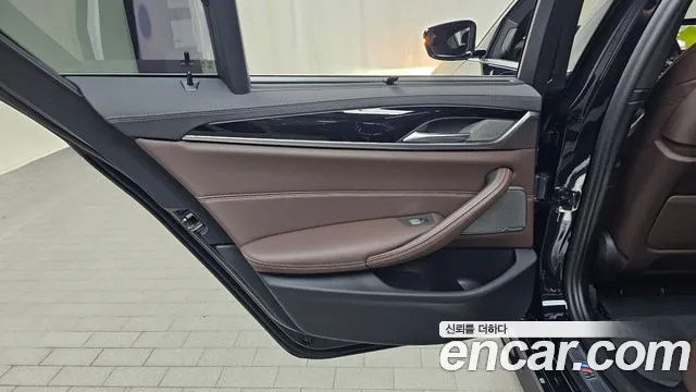 BMW 5 серии 2023 thumb 8