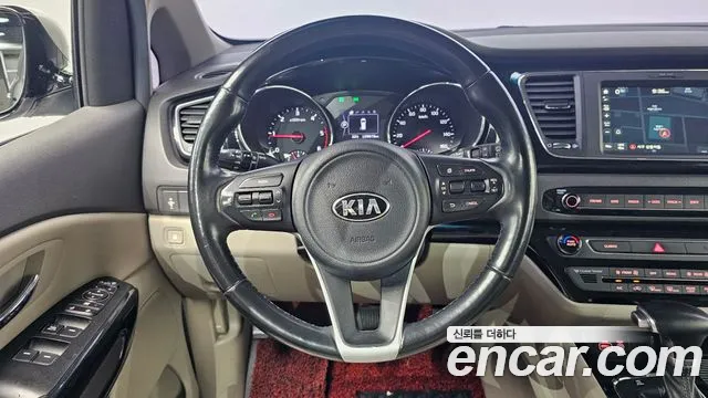 Kia Carnival 2017 thumb 12