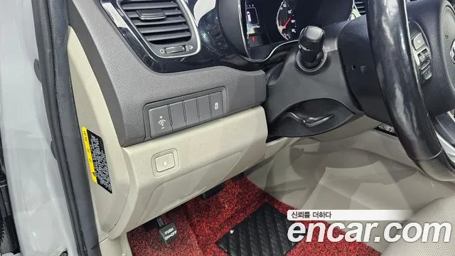 Kia Carnival 2017 thumb 6