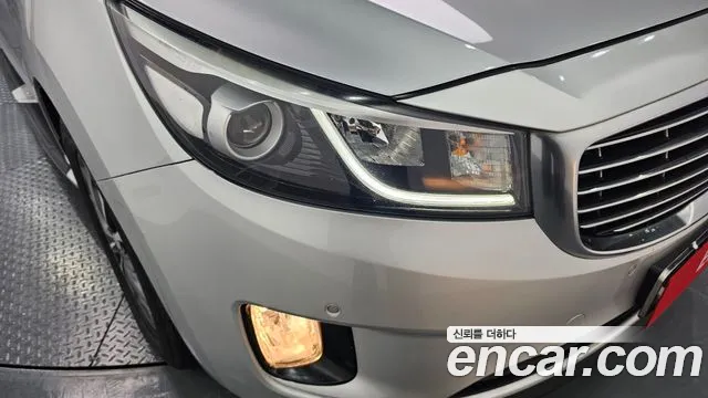 Kia Carnival 2017 thumb 5