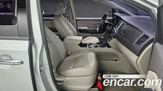 Kia Carnival 2017 thumb 7