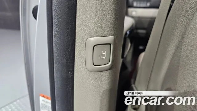 Kia Carnival 2017 thumb 2