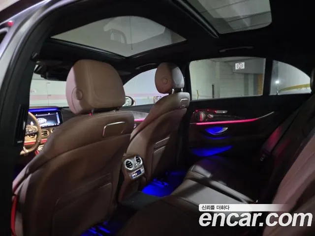 Mercedes-Benz E-Class 2019 thumb 11