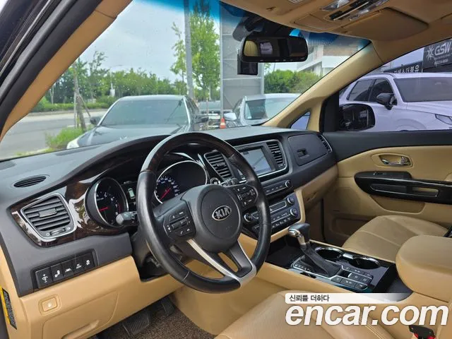 Kia Carnival 2018 thumb 3