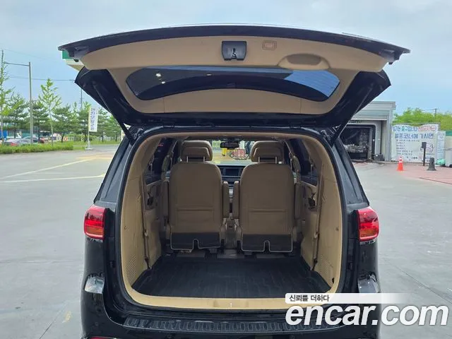 Kia Carnival 2018 thumb 12