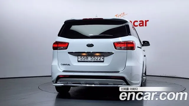 Kia Carnival 2017 thumb 6