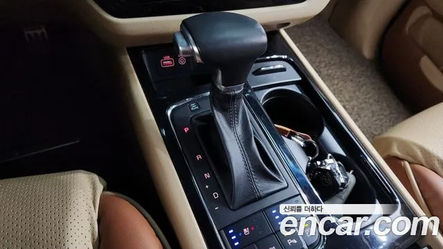 Kia Carnival 2017 thumb 2