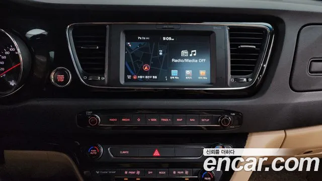 Kia Carnival 2017 thumb 10