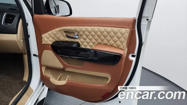 Kia Carnival 2017 thumb 3