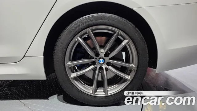 BMW 5 серии 2018 thumb 11