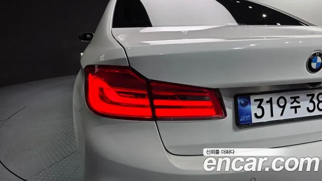 BMW 5 серии 2018 thumb 3