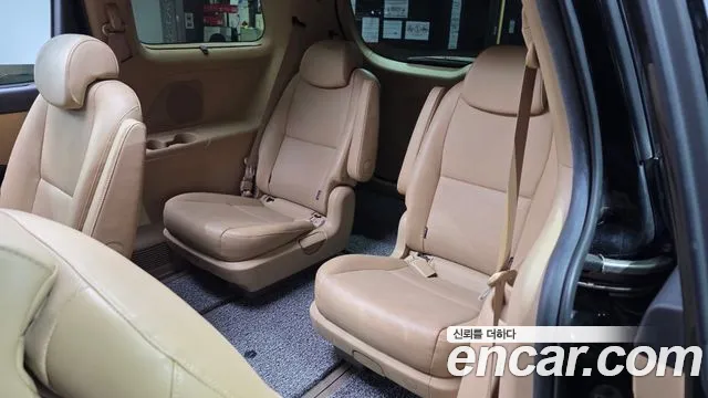 Kia Carnival 2016 thumb 3