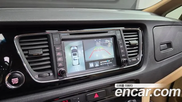 Kia Carnival 2016 thumb 12