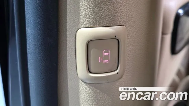 Kia Carnival 2016 thumb 8