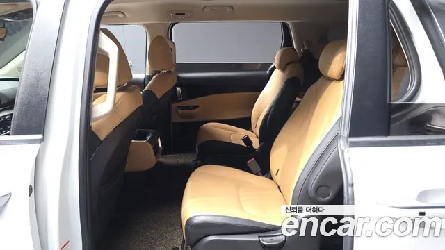 Kia Carnival 2021 thumb 11