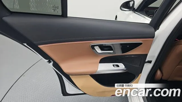 Mercedes-Benz E-Class 2025 thumb 12