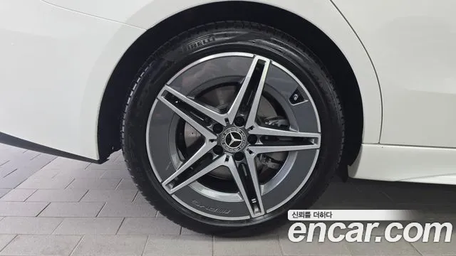 Mercedes-Benz C-Class 2026 thumb 4