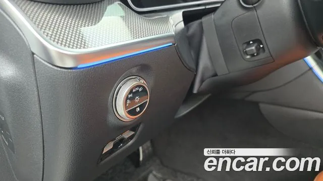 Mercedes-Benz C-Class 2026 thumb 10