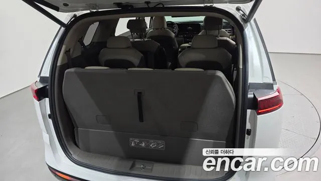 Kia Carnival 2021 thumb 4