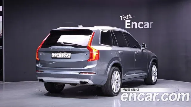 Volvo XC90 2019 thumb 2