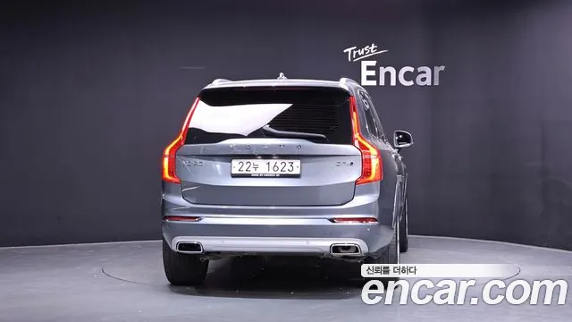 Volvo XC90 2019 thumb 4