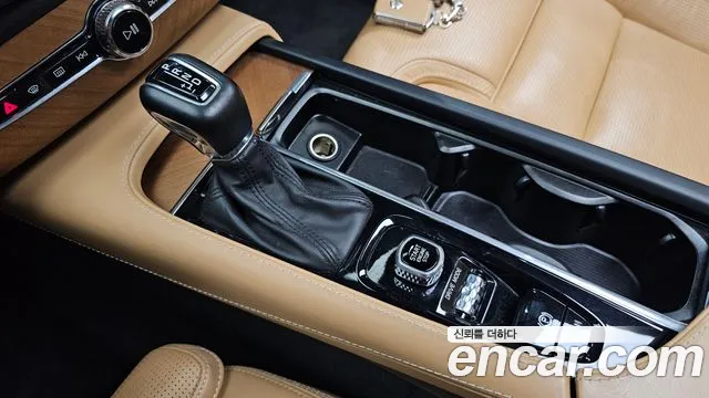 Volvo XC90 2019 thumb 9
