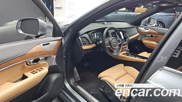 Volvo XC90 2019 thumb 10