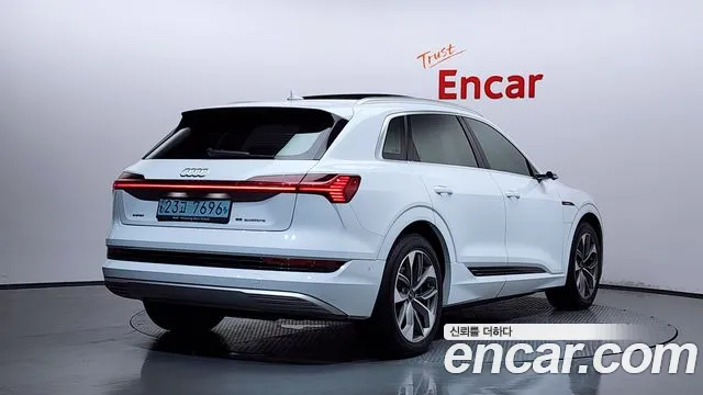 Audi e-tron 2021 thumb 12