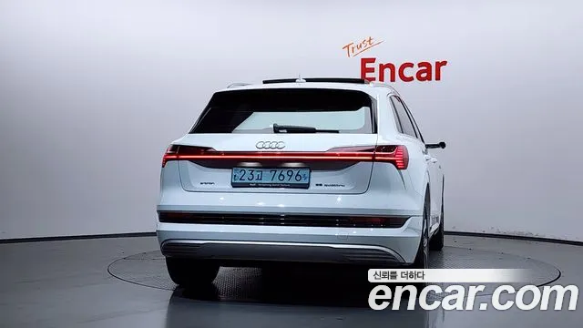 Audi e-tron 2021 thumb 4
