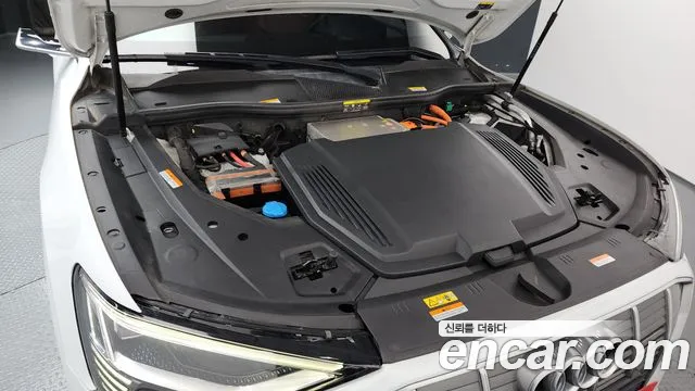 Audi e-tron 2021 thumb 7