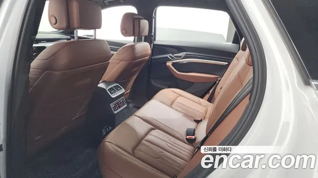 Audi e-tron 2021 thumb 9