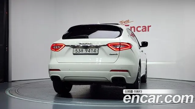 Maserati Levante 2016 thumb 11
