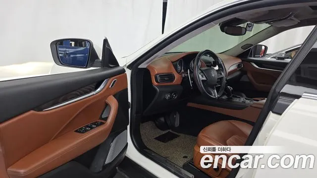 Maserati Levante 2016 thumb 5