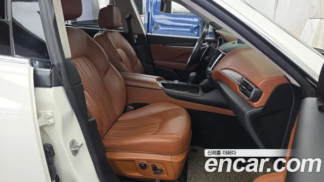 Maserati Levante 2016 thumb 12