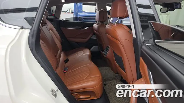 Maserati Levante 2016 thumb 6