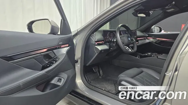 BMW 5 серии 2025 thumb 10