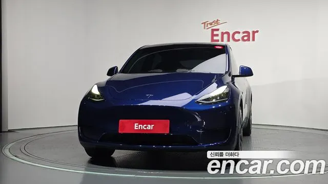 Tesla Model Y 2025 thumb 5