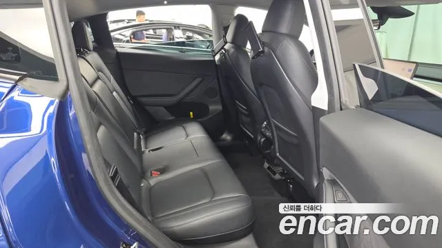 Tesla Model Y 2025 thumb 7