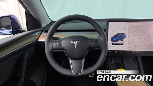 Tesla Model Y 2025 thumb 2