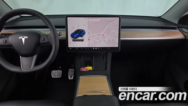 Tesla Model Y 2025 thumb 3